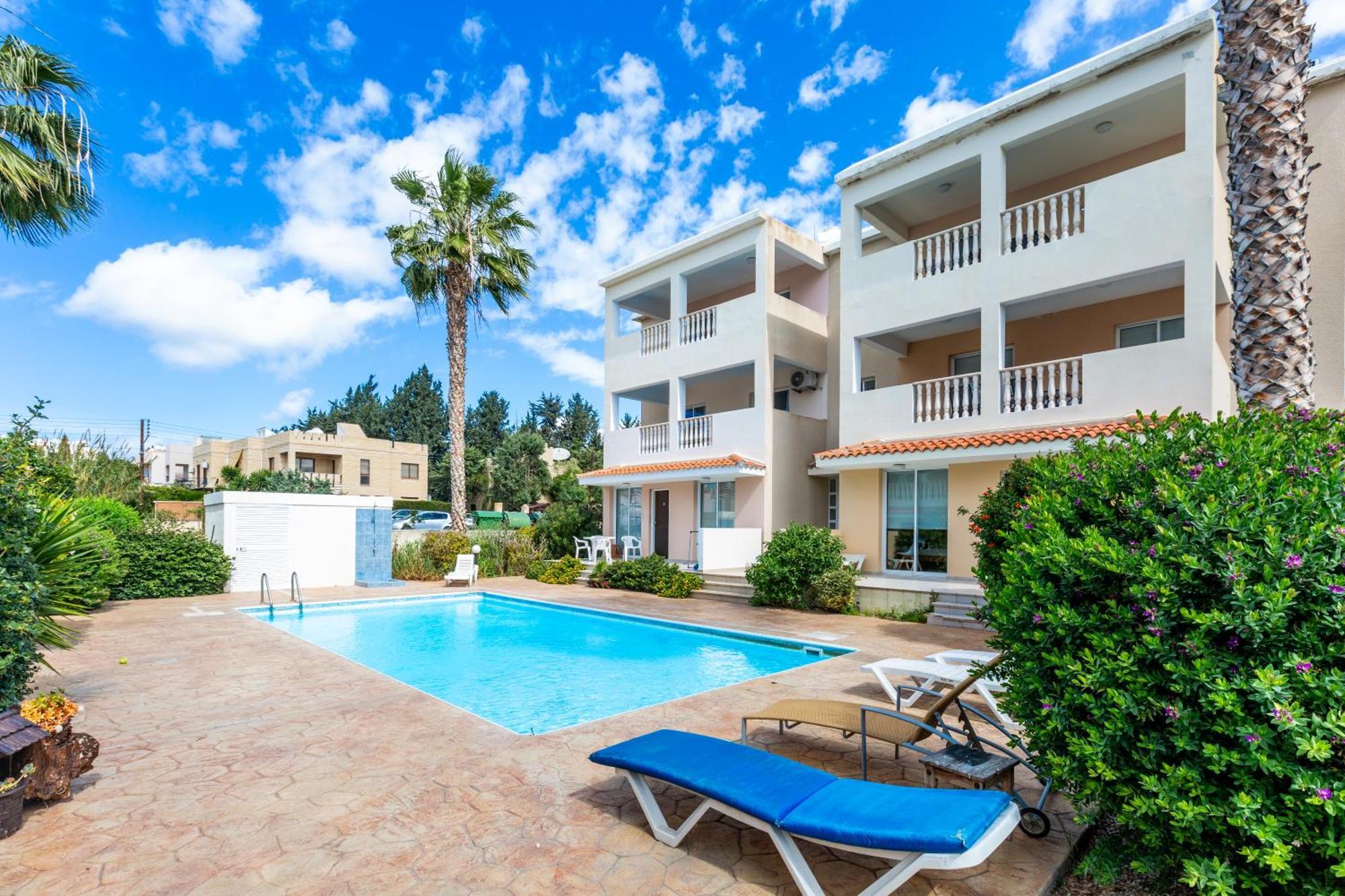 Beautiful 2 Bed Apartment With Great Views In Paphos Exterior photo