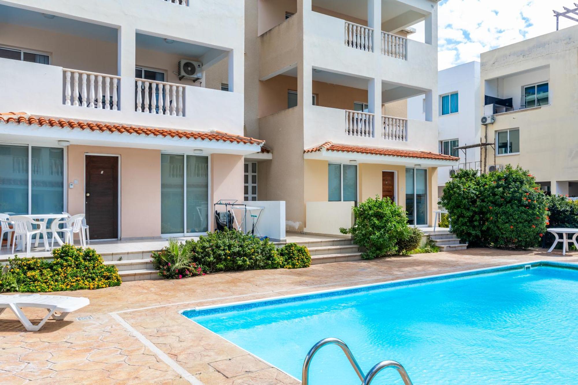 Beautiful 2 Bed Apartment With Great Views In Paphos Exterior photo