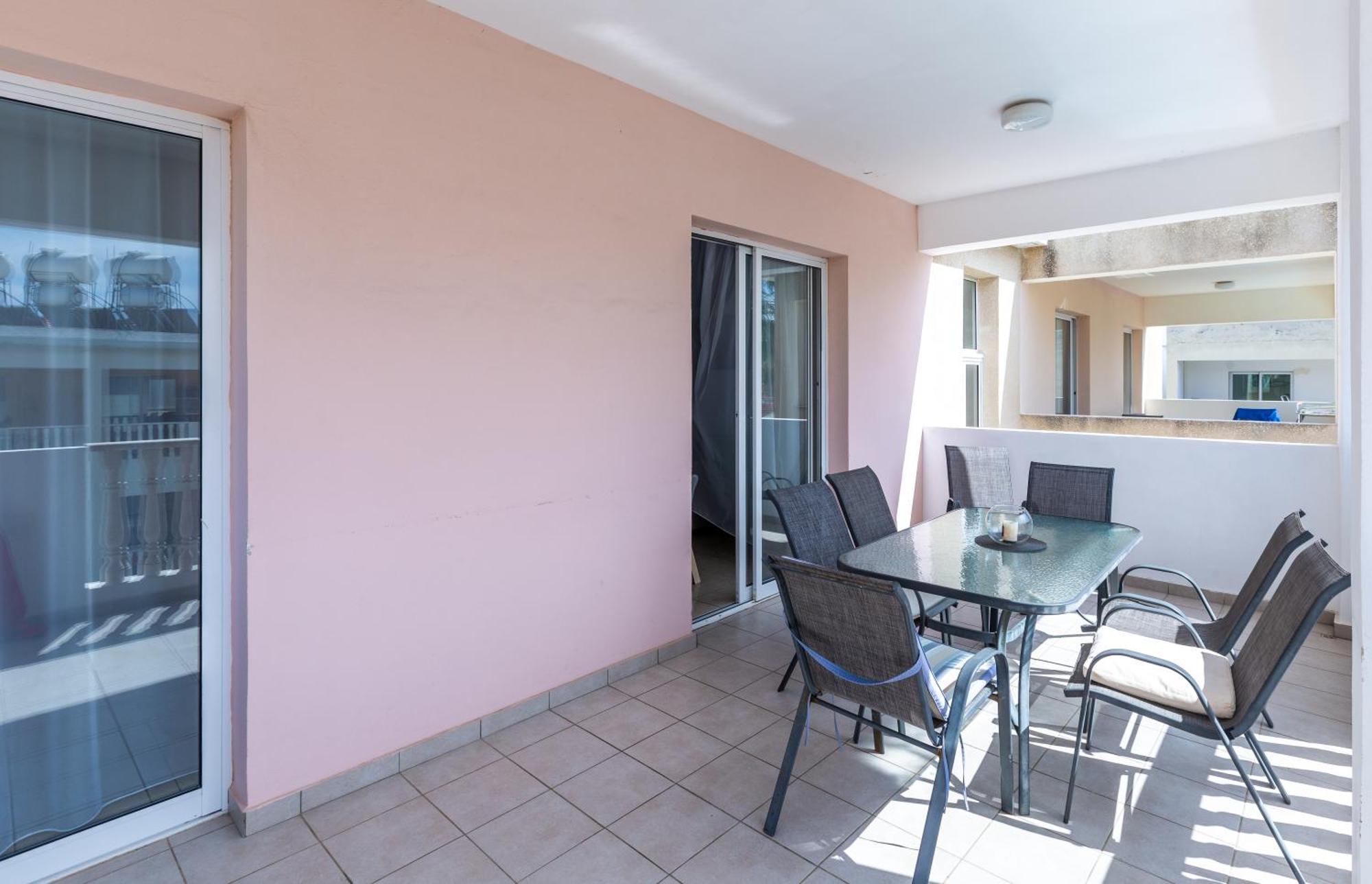 Beautiful 2 Bed Apartment With Great Views In Paphos Exterior photo